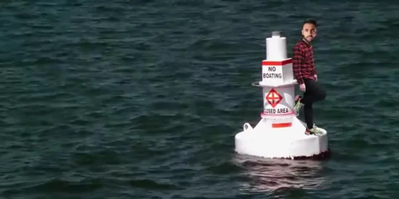 Remote-controlled rescue buoy