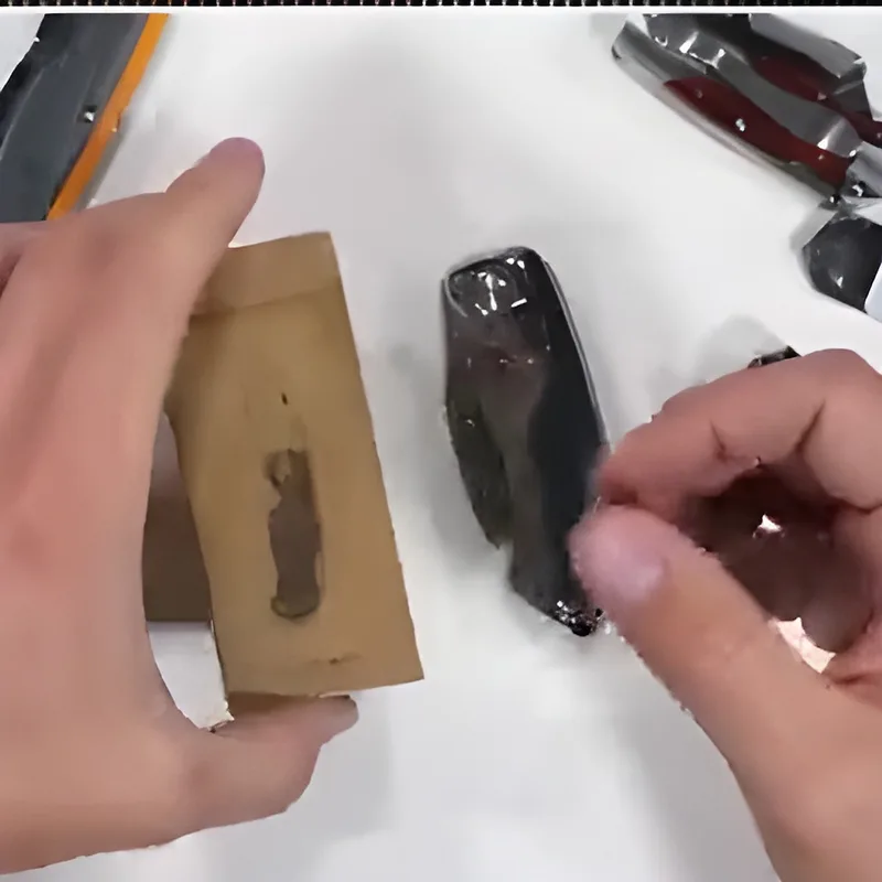 JerryRigEverything Razor Blade Utility Knife