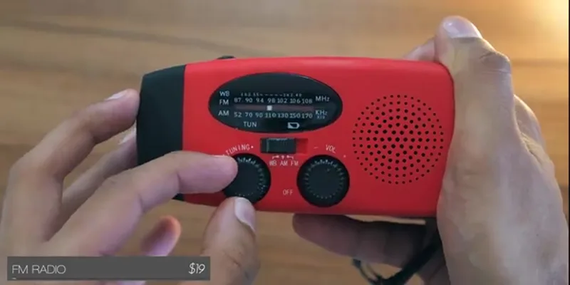 Hand-Crank Solar FM Radio Power Bank