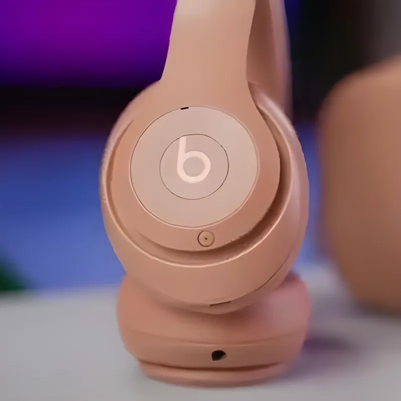 Beats Studio Pro Kim Kardashian Edition